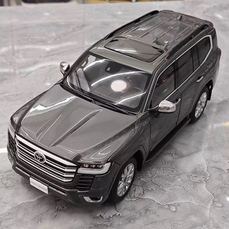 [LCD] 1:18 Toyota 2022 Land Cruiser LC300 grå modellbil Die-Cast