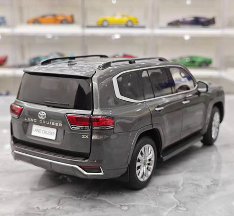 [LCD] 1:18 Toyota 2022 Land Cruiser LC300 grå modellbil Die-Cast