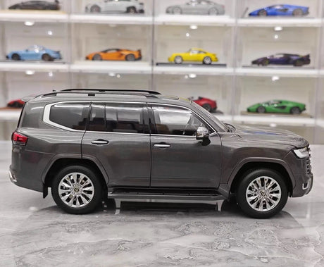 [LCD] 1:18 Toyota 2022 Land Cruiser LC300 grå modellbil Die-Cast