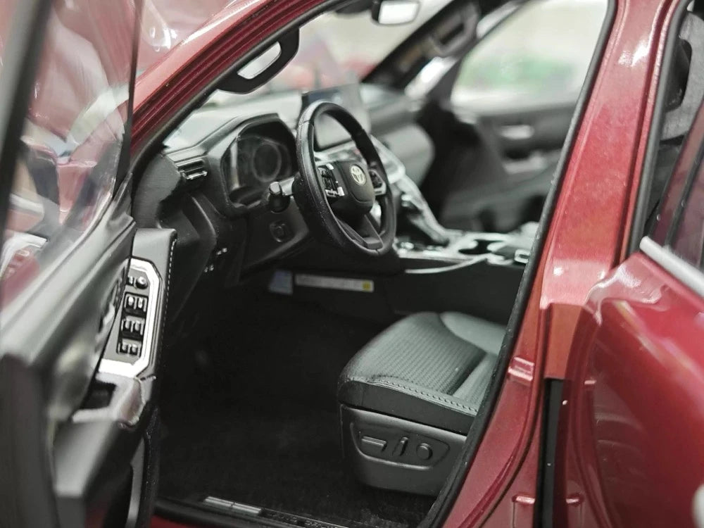 [LCD] 1:18 Toyota 2022 Land Cruiser LC300 röd modellbil Die-Cast