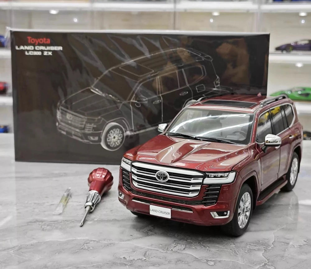 [LCD] 1:18 Toyota 2022 Land Cruiser LC300 Red Model Car Die-Cast