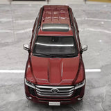 [LCD] 1:18 Toyota 2022 Land Cruiser LC300 röd modellbil Die-Cast