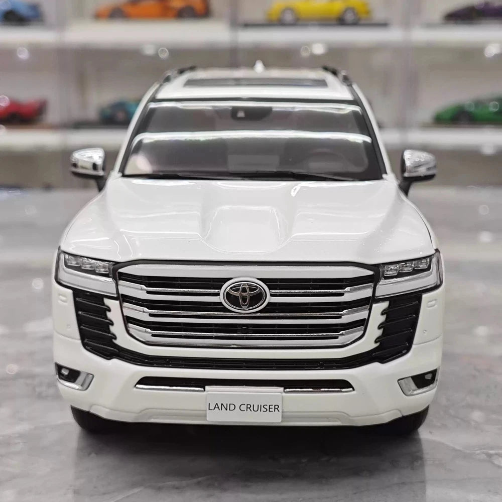[LCD] 1:18 Toyota 2022 Land Cruiser LC300 White Model Car Die-Cast