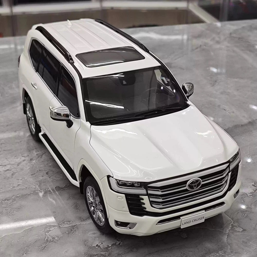 [LCD] 1:18 Toyota 2022 Land Cruiser LC300 White Model Car Die-Cast