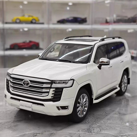 [LCD] 1:18 Toyota 2022 Land Cruiser LC300 vit modellbil Die-Cast