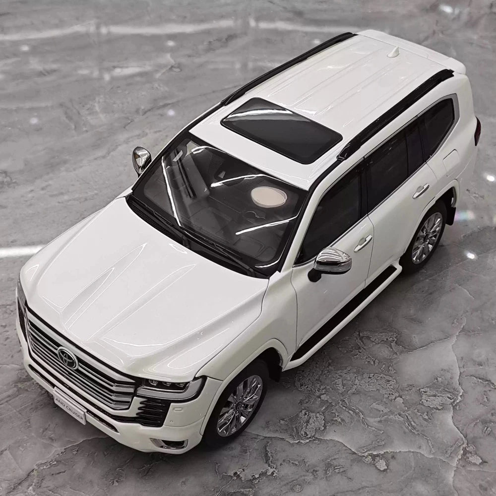 [LCD] 1:18 Toyota 2022 Land Cruiser LC300 White Model Car Die-Cast