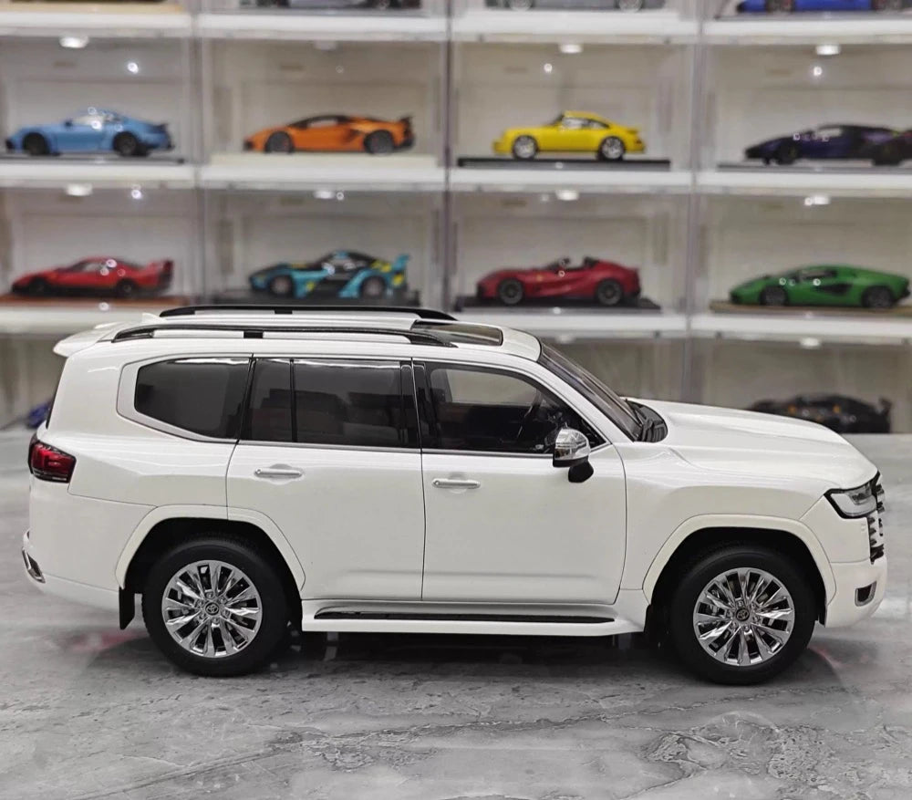 [LCD] 1:18 Toyota 2022 Land Cruiser LC300 White Model Car Die-Cast