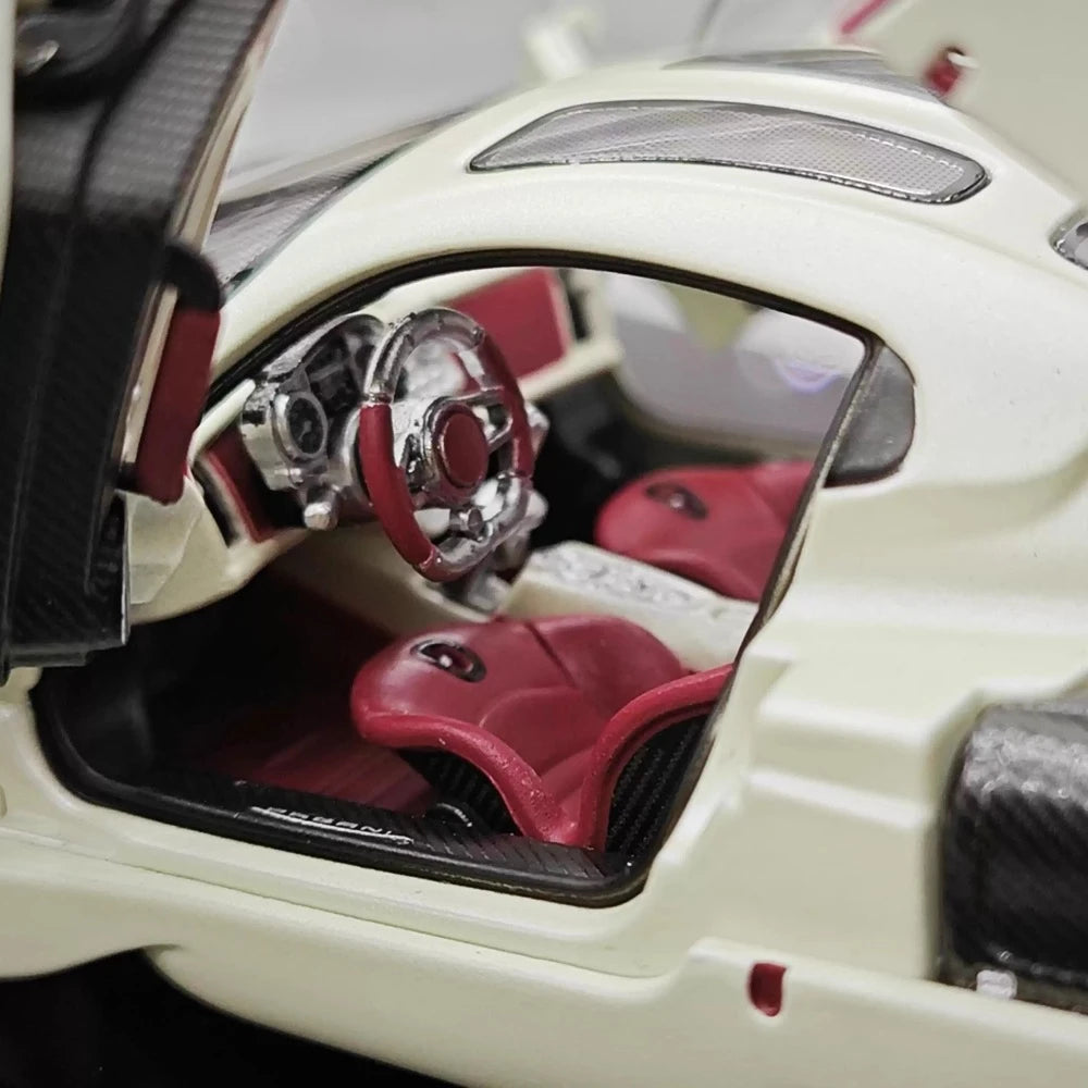 [LCD] 1:43 Pagani 2023 Utopia White Model Car Die-Cast
