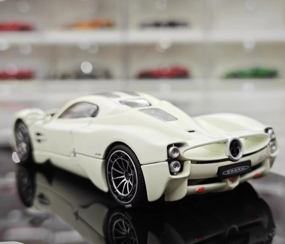 [LCD] 1:43 Pagani 2023 Utopia White Model Car Die-Cast