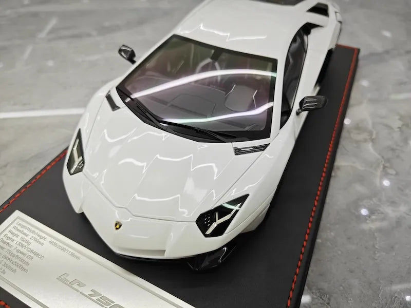 1:18 Lamborghini 2015 Aventador LP750-4 SV Die Cast Model Car