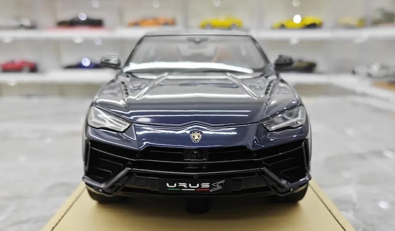 1:18 Lamborghini 2018 URUS S Die Cast Model Car