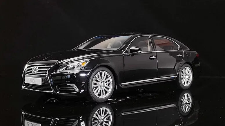 1:18 Lexus 2013 LS 600hL Die Cast Model Car