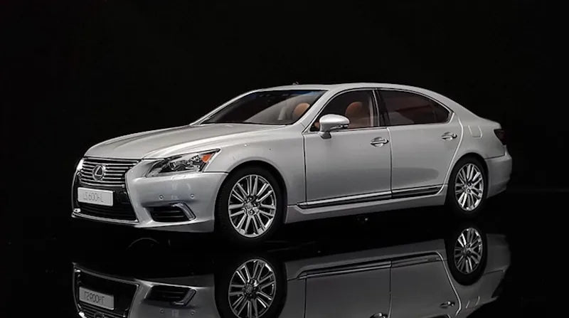 1:18 Lexus 2013 LS 600hL Die Cast Model Car