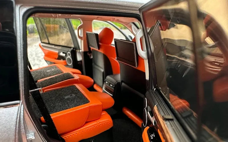 1:18 Lexus 2018 LX 570 Die Cast Model Car