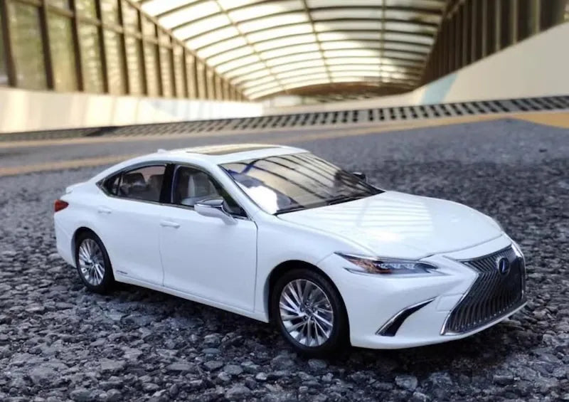 1:18 Lexus 2019 ES 300h Die Cast Model Car