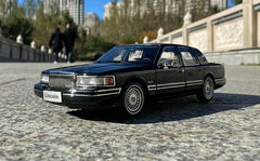 1:18 Lincoln 1990 Town Car Die Cast Model Car