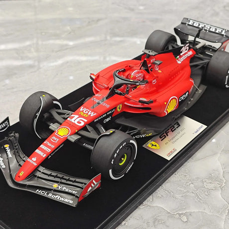1:18 Ferrari 2023 SF-23 #16 Singapore GP Charles Leclerc F1 Harzmodell von Look Smart – Ansicht 4