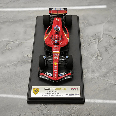 1:43 Ferrari 2024 SF-24 #16 الولايات المتحدة GP أوستن تشارلز لوكليرك نموذج سيارة من الراتنج F1 من لوك سمارت - عرض 2