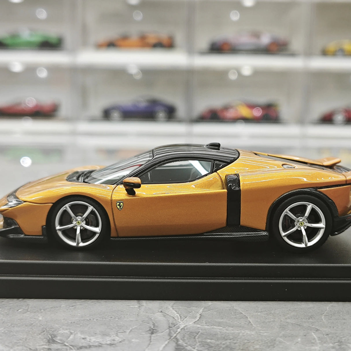 Wyglądaj mądrze Ferrari 2025 849 Testarossa Coupe Arancio Amber 1:43 – kolekcjonerski model żywicy z żywicy