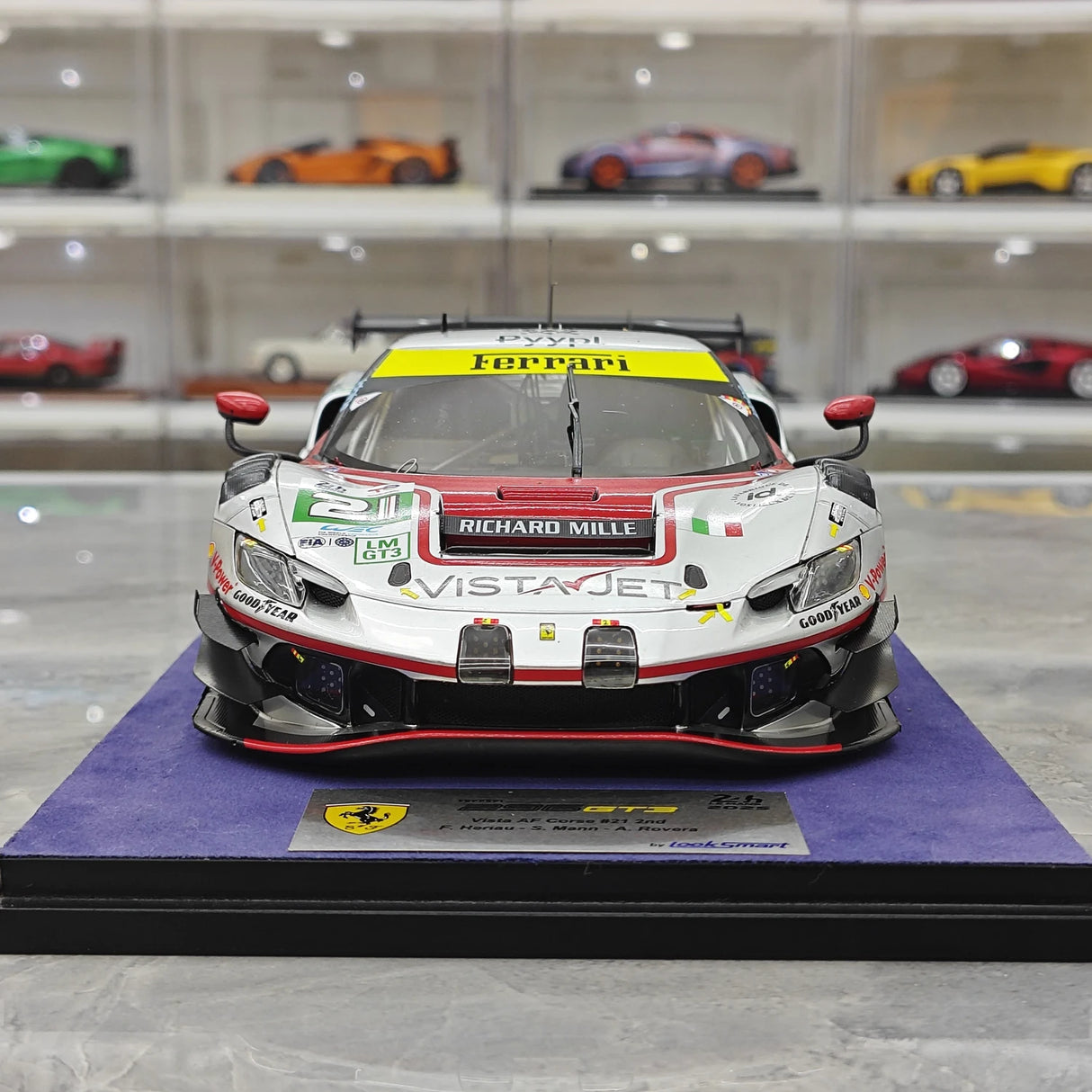 Ferrari 2025 296 LMGT3 Vista AF Corse #21 modello da collezione in resina 1:18 di Look Smart - vedi 1