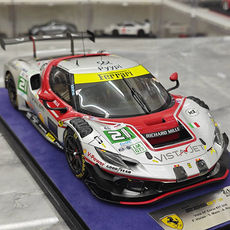 Ferrari 2025 296 LMGT3 Vista AF Corse #21 modello da collezione in resina 1:18 di Look Smart - view 10