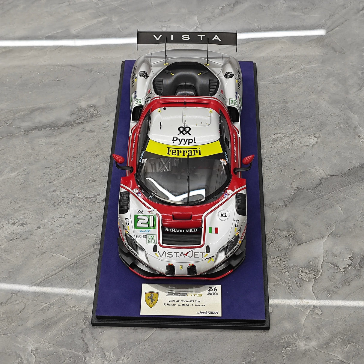 Ferrari 2025 296 LMGT3 Vista AF Corse #21 modello collezionabile in resina 1:18 di Look Smart - vista 2