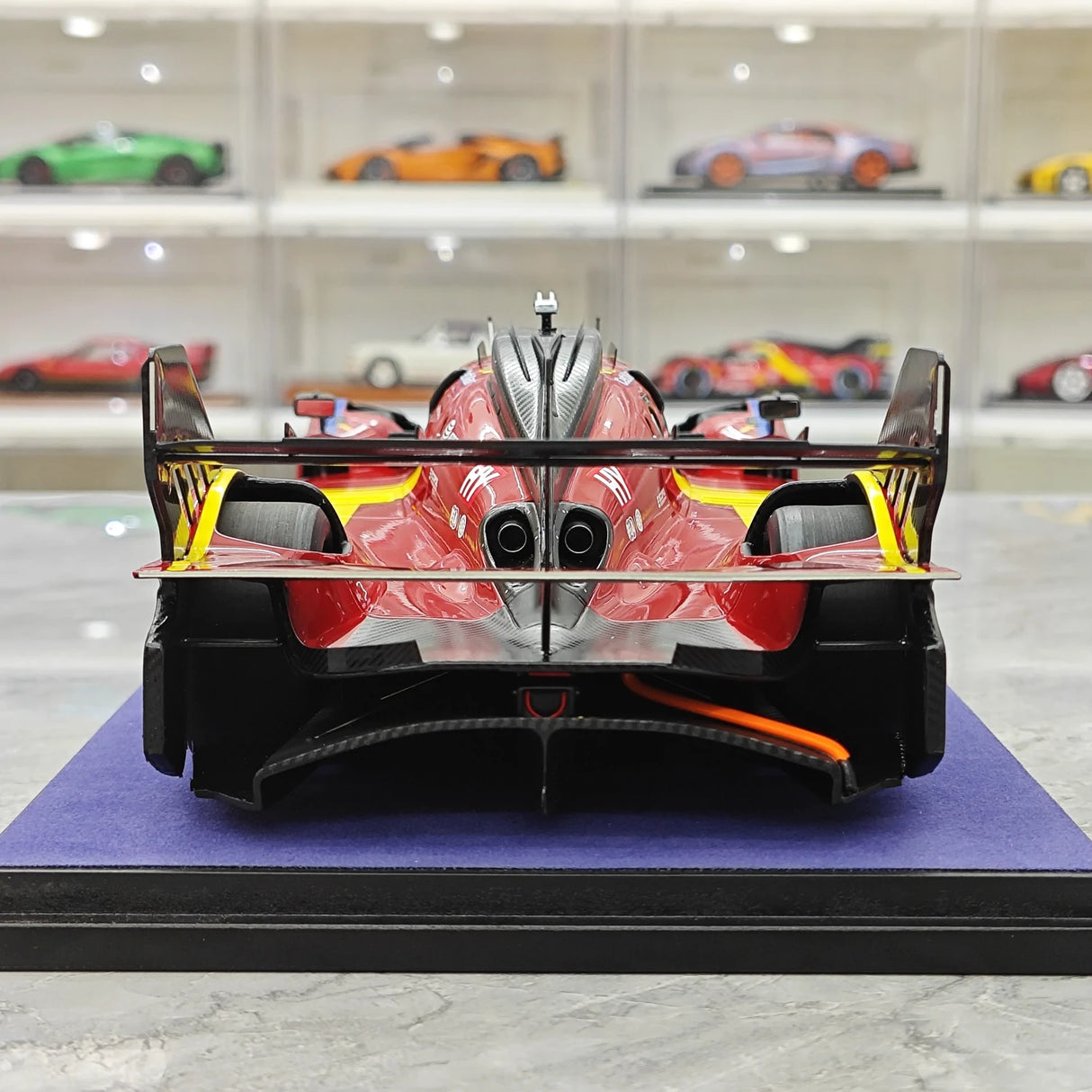 Ferrari 2025 499P AF Corse 3° Posto #51 1:18 modello collezionabile in resina 24h Le Mans di Look Smart - visualizza 7