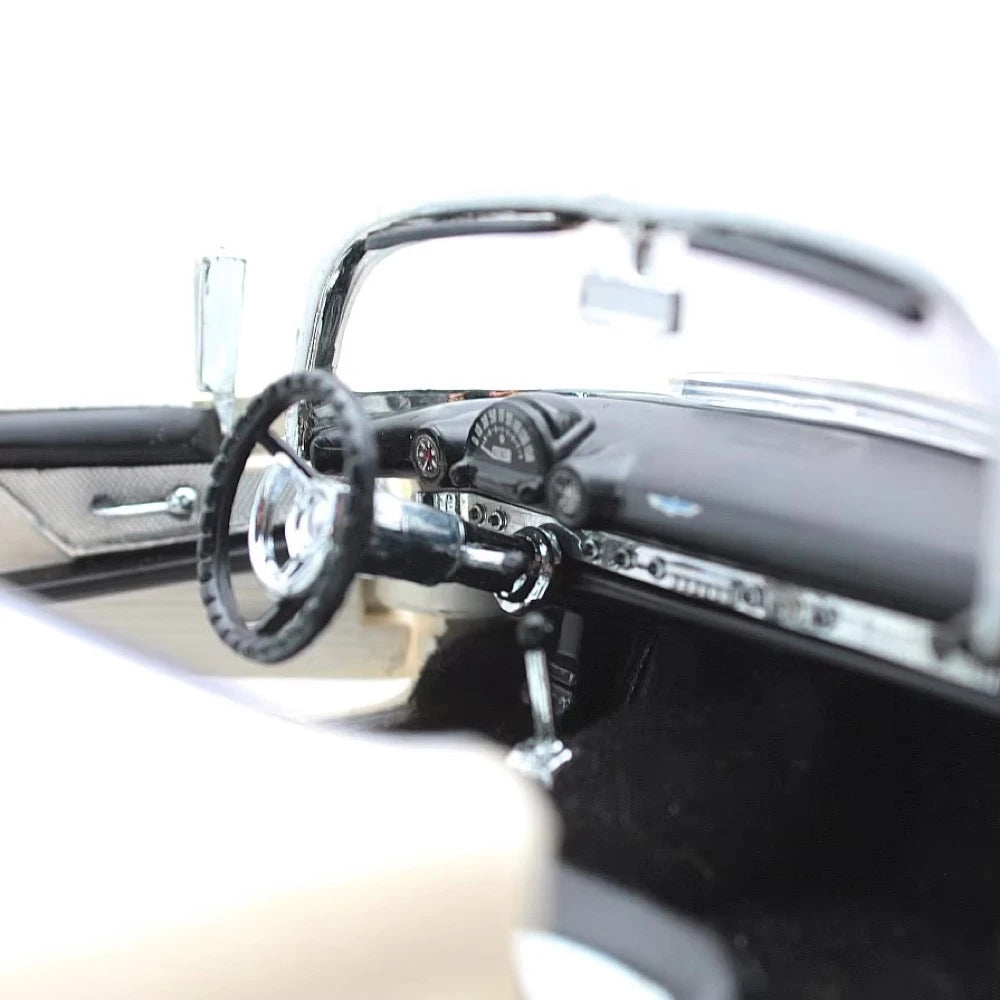 [MBI] 1:24 Ford 1956 Thunderbird White Model Car Die-Cast