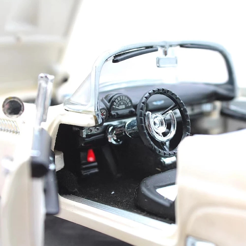 [MBI] 1:24 Ford 1956 Thunderbird White Model Car Die-Cast