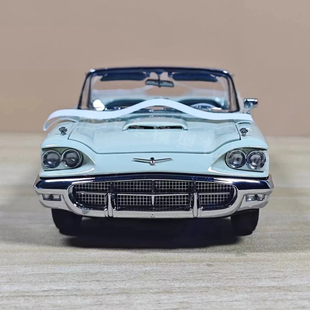 [MBI] 1:24 Ford 1960 Thunderbird Blue Model Car Die-Cast