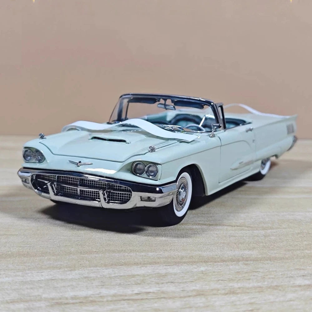 [MBI] 1:24 Ford 1960 Thunderbird Blue Model Car Die-Cast