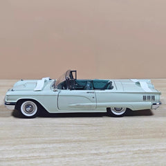 [MBI] 1:24 Ford 1960 Thunderbird Blue Model Car Die-Cast
