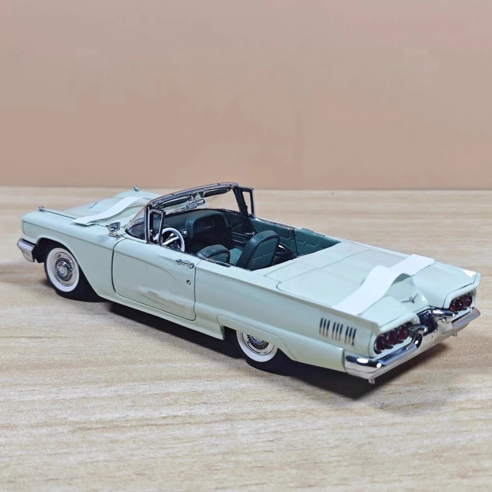 [MBI] 1:24 Ford 1960 Thunderbird Blue Model Car Die-Cast