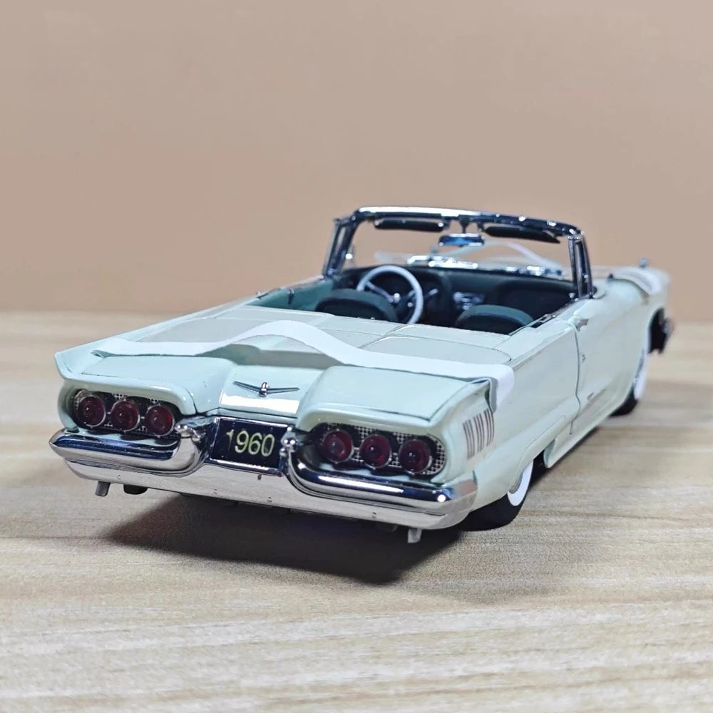 [MBI] 1:24 Ford 1960 Thunderbird Blue Model Car Die-Cast