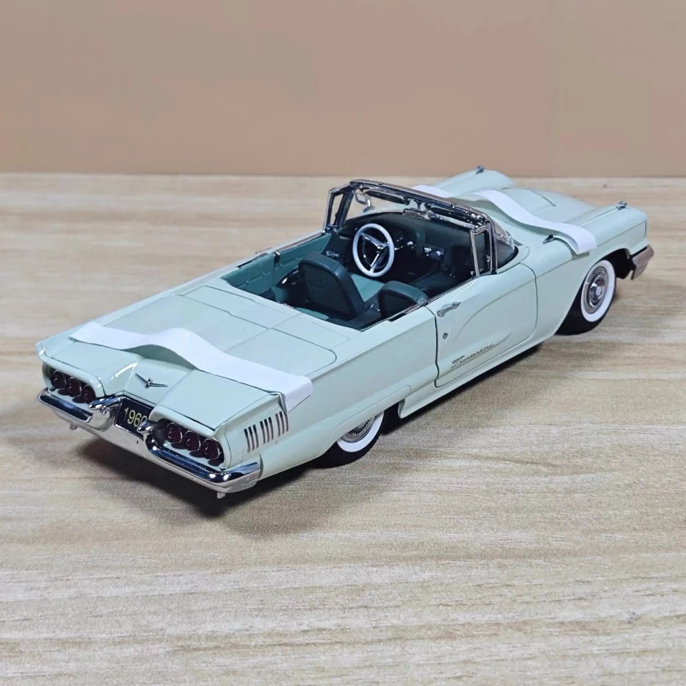 [MBI] 1:24 Ford 1960 Thunderbird Blue Model Car Die-Cast