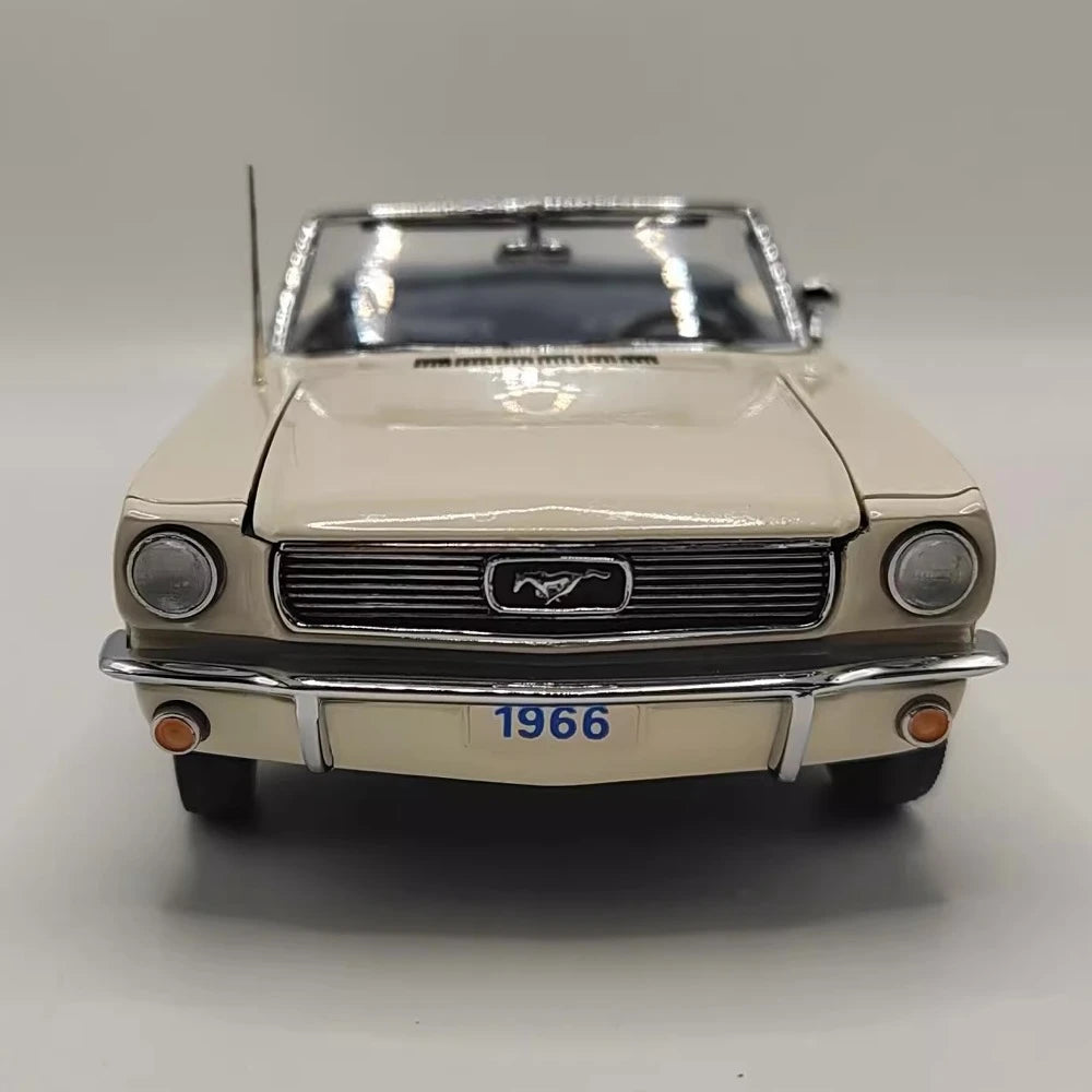 [MBI] 1:24 Ford 1966 Mustang Convertible White Model Car Die-Cast