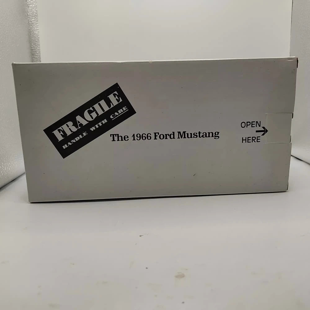 [MBI] 1:24 Ford 1966 Mustang Convertible White Model Car Die-Cast