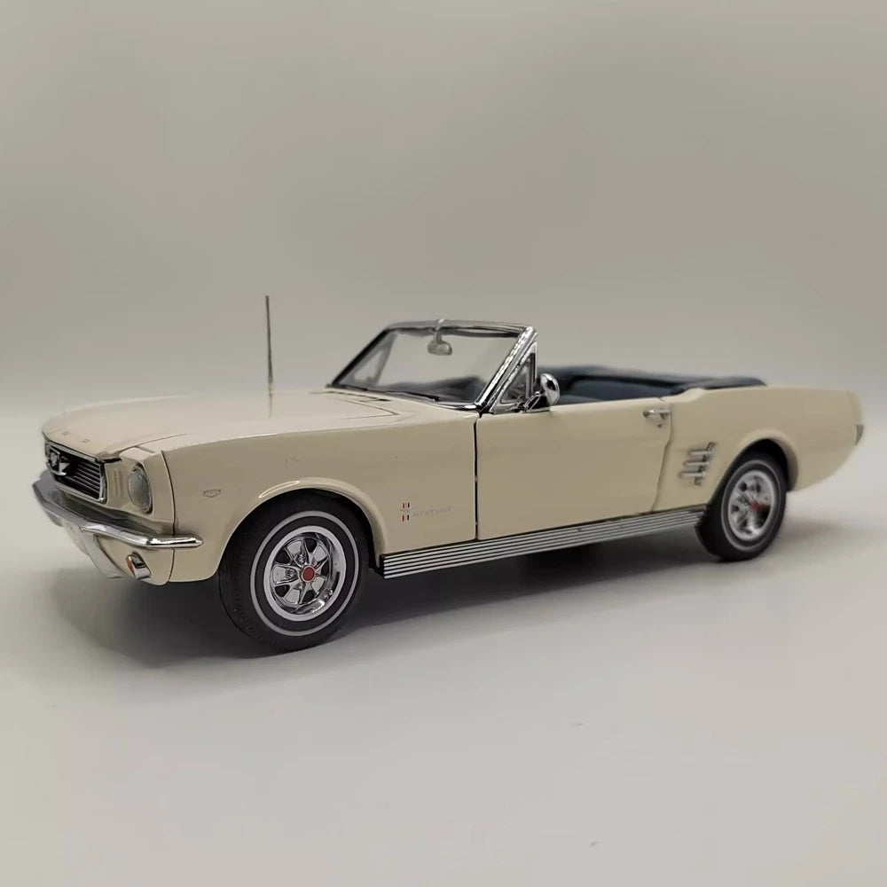 [MBI] 1:24 Ford 1966 Mustang Convertible White Model Car Die-Cast
