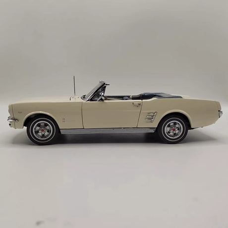 [MBI] 1:24 Ford 1966 Mustang Convertible White Model Car Die-Cast
