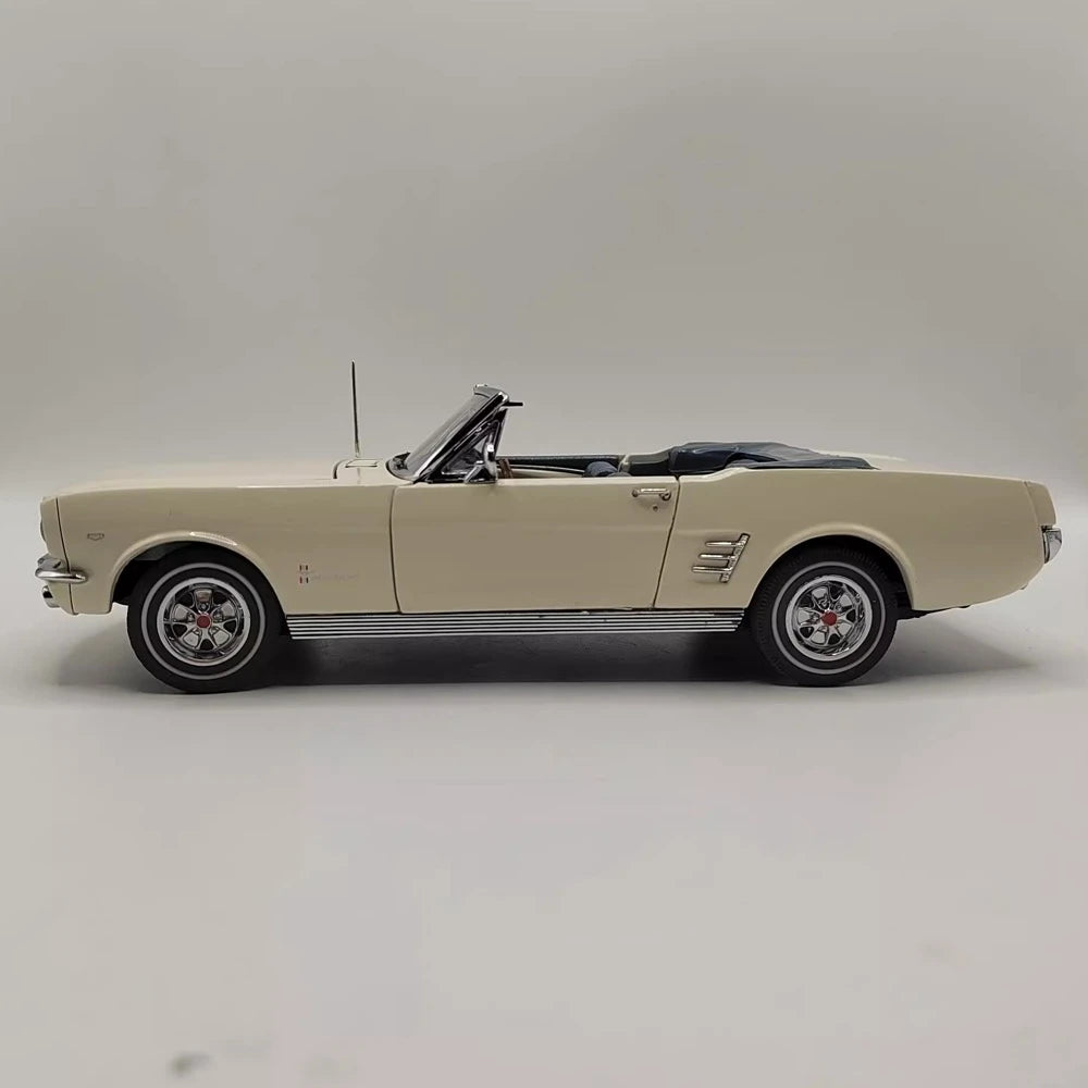 [MBI] 1:24 Ford 1966 Mustang Convertible White Model Car Die-Cast