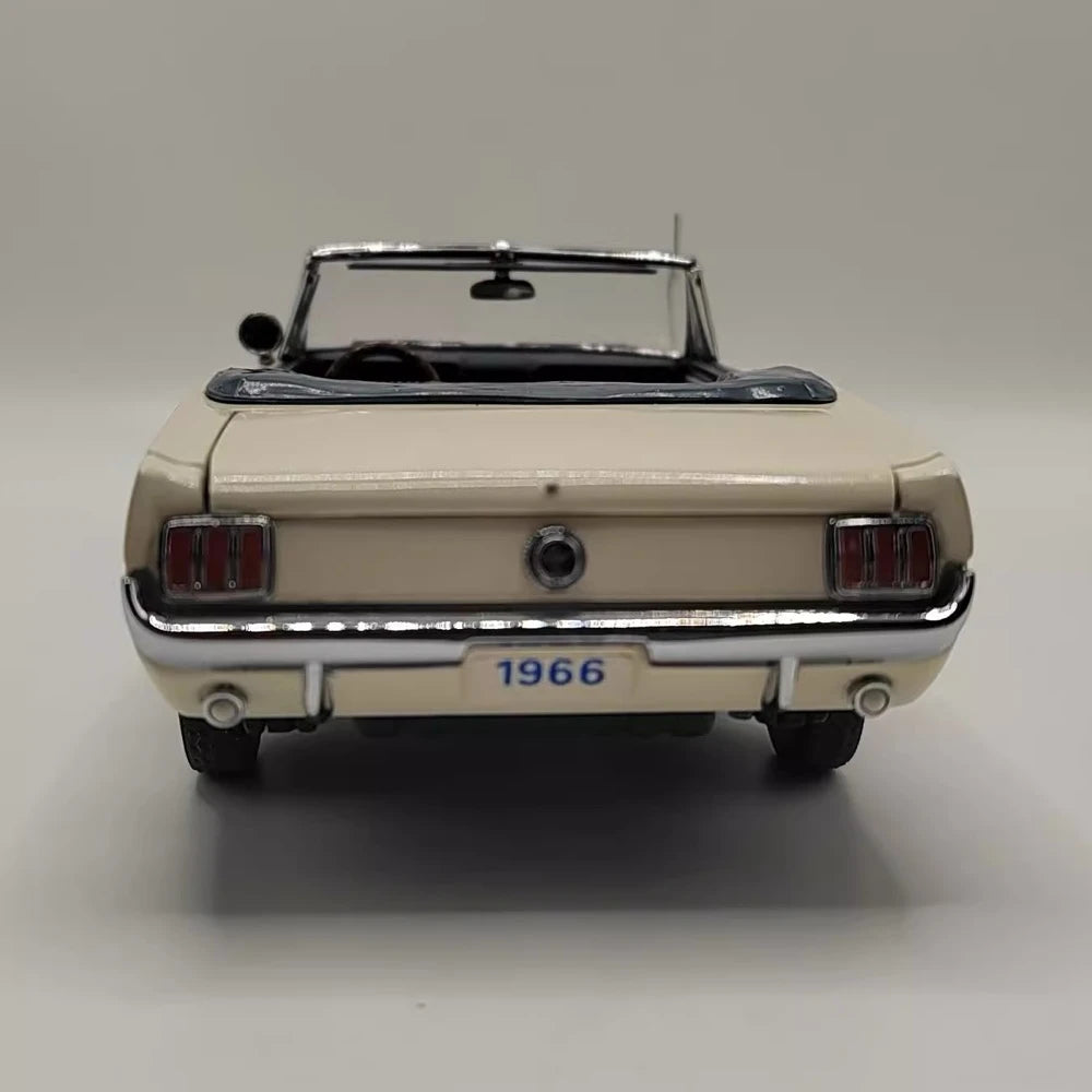 [MBI] 1:24 Ford 1966 Mustang Convertible White Model Car Die-Cast