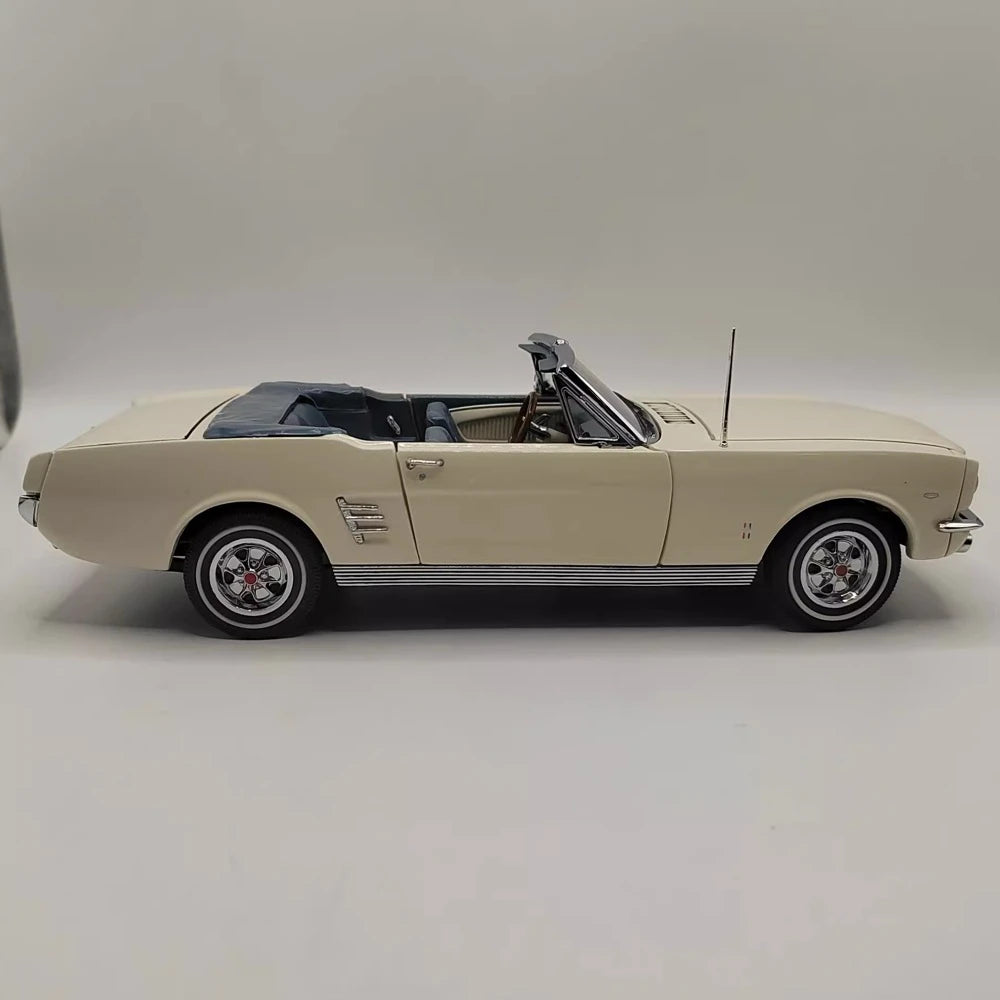 [MBI] 1:24 Ford 1966 Mustang Convertible White Model Car Die-Cast