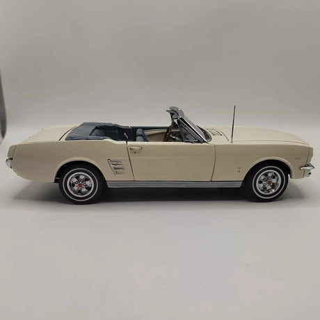 [MBI] 1:24 Ford 1966 Mustang Convertible White Model Car Die-Cast