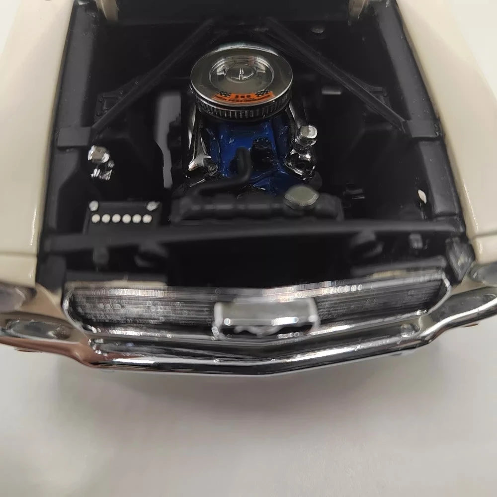 [MBI] 1:24 Ford 1966 Mustang Convertible White Model Car Die-Cast