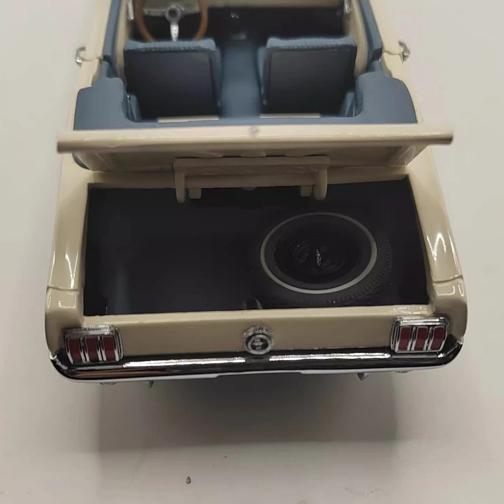 [MBI] 1:24 Ford 1966 Mustang Convertible White Model Car Die-Cast