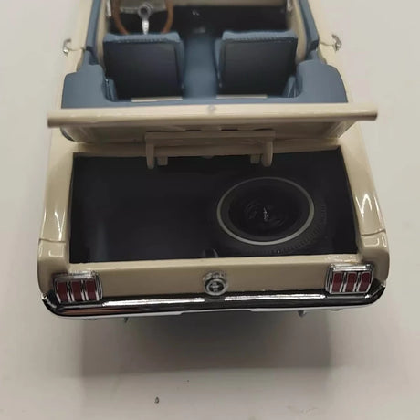 [MBI] 1:24 Ford 1966 Mustang Convertible White Model Car Die-Cast