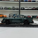 MCM Porsche 2023 911 Singer DLS Turbo Dark Green High Wing 1:18 – Resina de Modelo de Resina Colecionável