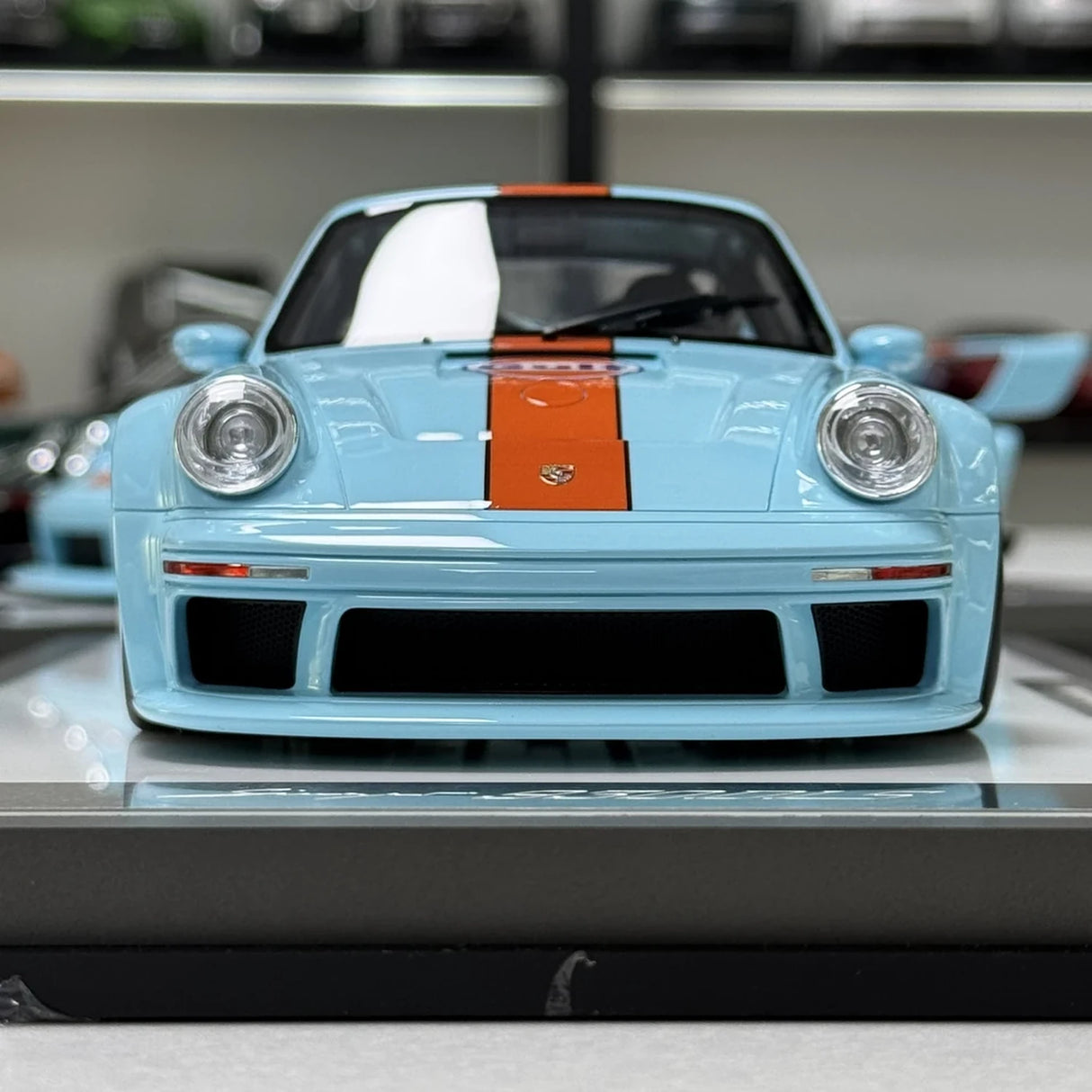 MCM Porsche 2023 911 Singer DLS Turbo Gulf Low Wing 1:18 – Verzamelbare resin modelresin