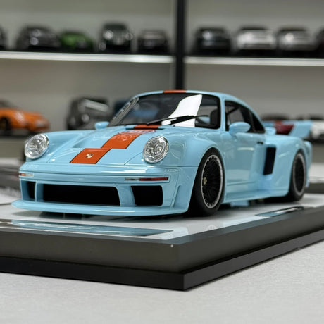 MCM Porsche 2023 911 Singer DLS Turbo Gulf Low Wing 1:18 – Resina Modelo de Resina de Coleção