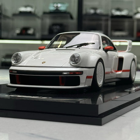 MCM Porsche 2023 911 Singer DLS Turbo Pearl White 1:18 – Resina de Modelo de Resina de Coleção